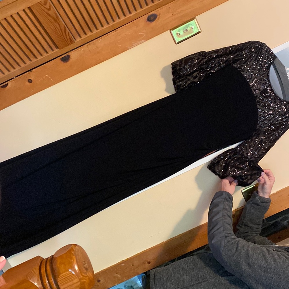 Black gown, worn once, size 6